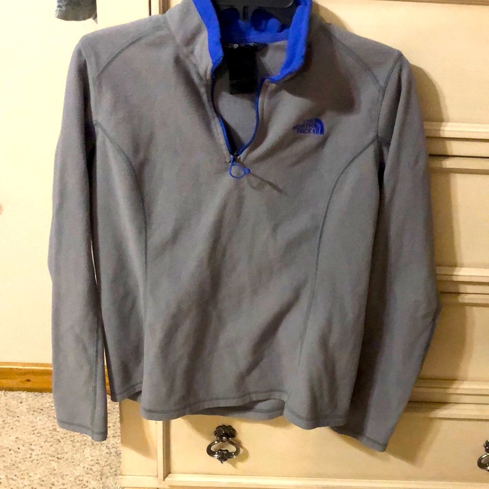 Women’s medium north face jacket.